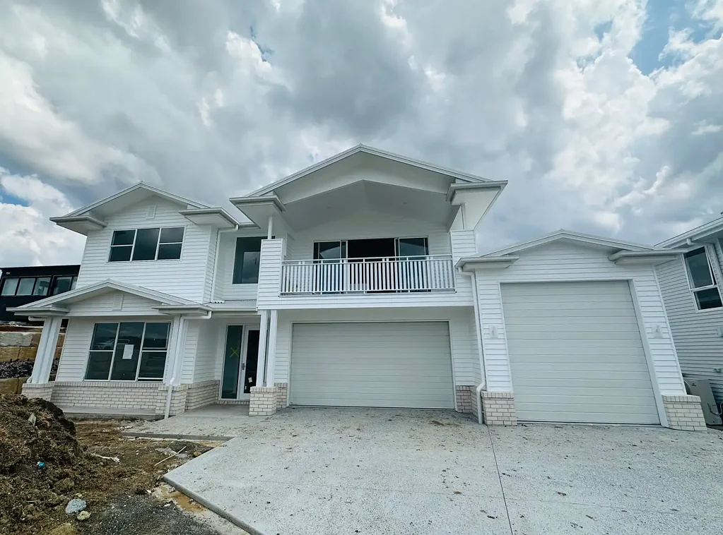 Beaudesert 4房 700平米宅地 开放式起居 4卧3卫套内浴 石材台面厨房 双车库内部入口 超高车库 风景如画Scenic Rim景观 HUGE Home makes a Bold Statement - Spring Creek