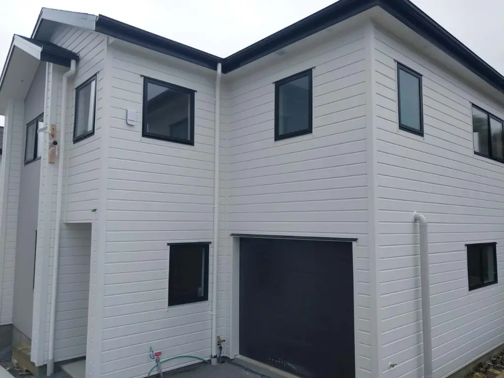 Here's a lovely 3 bedroom+1study room house