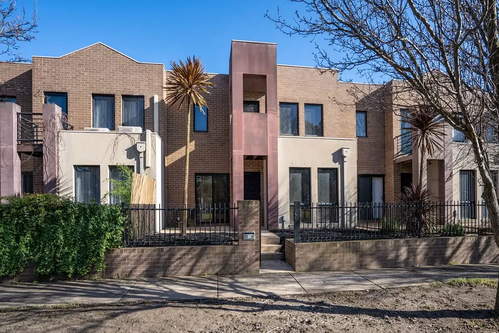 Immaculately presented! Central location!