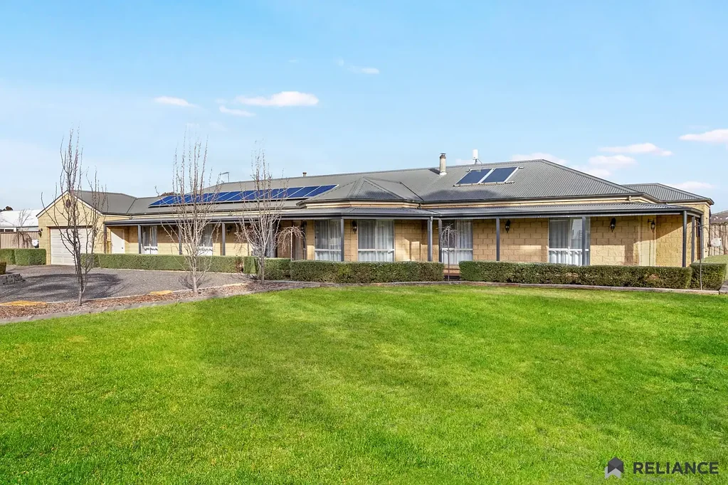 Hopetoun Park 5Kwarto Exceptional Family Living on Over 5,200m² with a Separate Studio