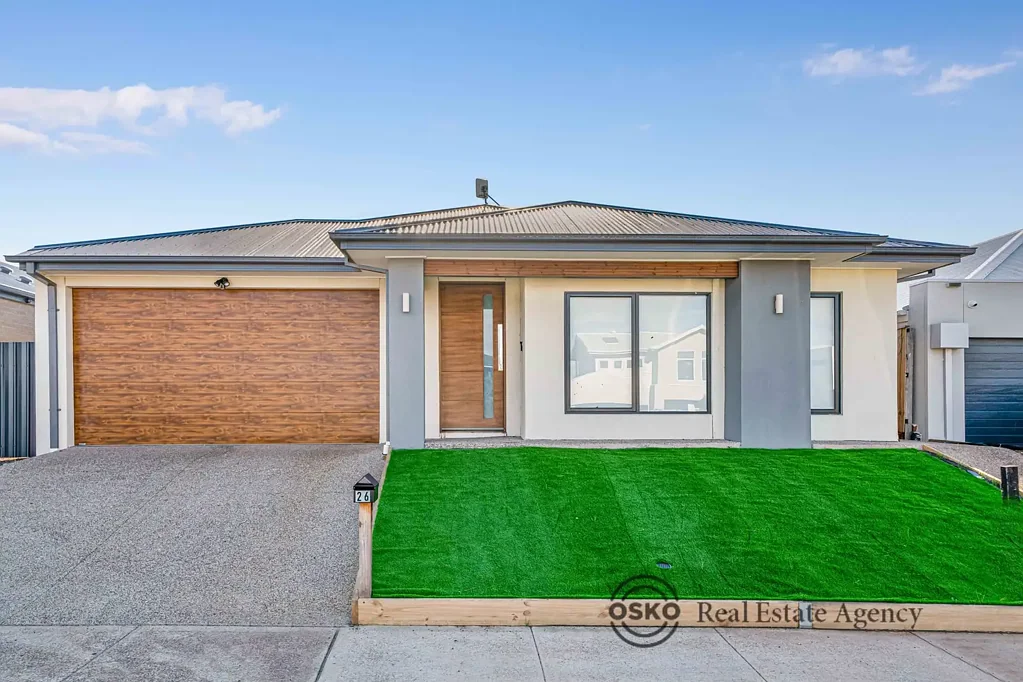 🏡✨ MODERN FAMILY LUXURY IN DEANSIDE - TWO MASTER SUITES, REFRIGERATED COOLING & LOW‑MAINTENANCE LIVING! ✨🏡