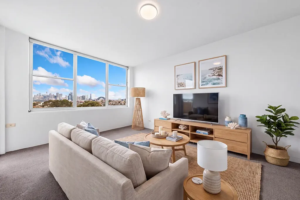 Fully Renovated Apartment with Spectacular Harbour & Bridge Views