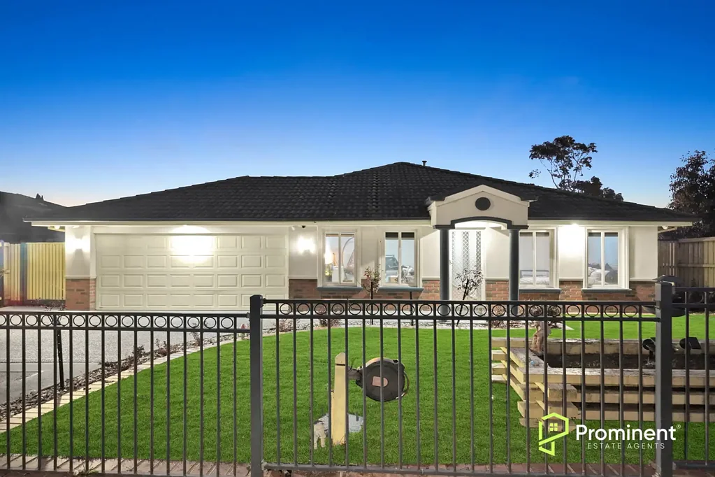 Berwick 4 Bedroom Spacious Family Living in a Premium Beaumont Waters Location