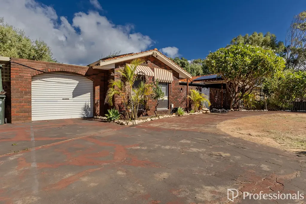 Spalding 3房  Solid Home with Renovation & Value Add Potential.
