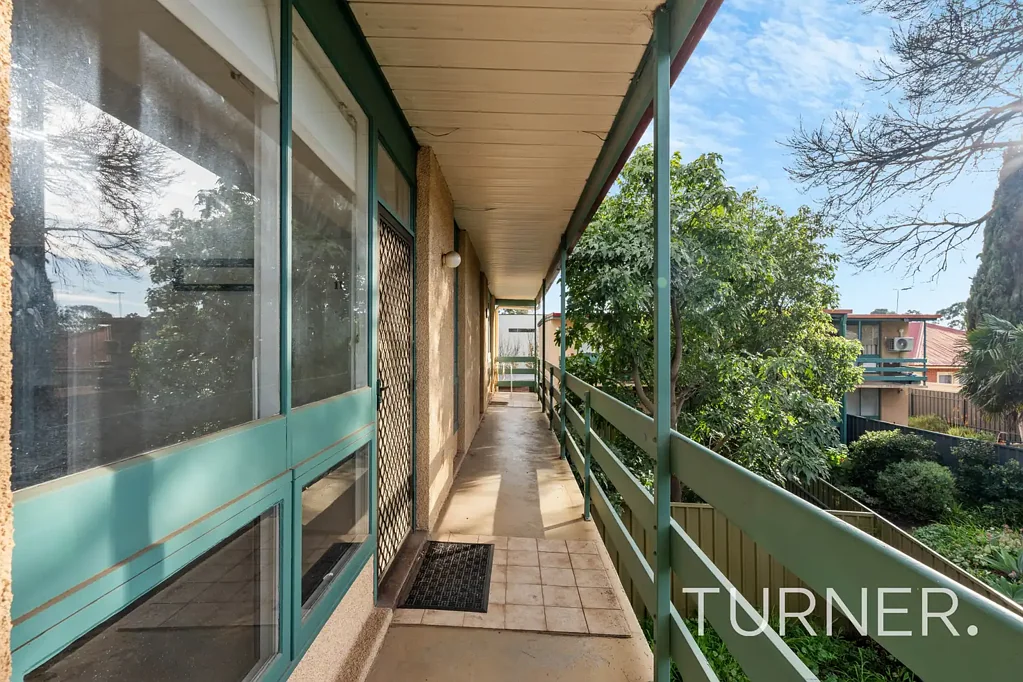 Convenient One Bedroom Living Close to Shopping and City Attractions