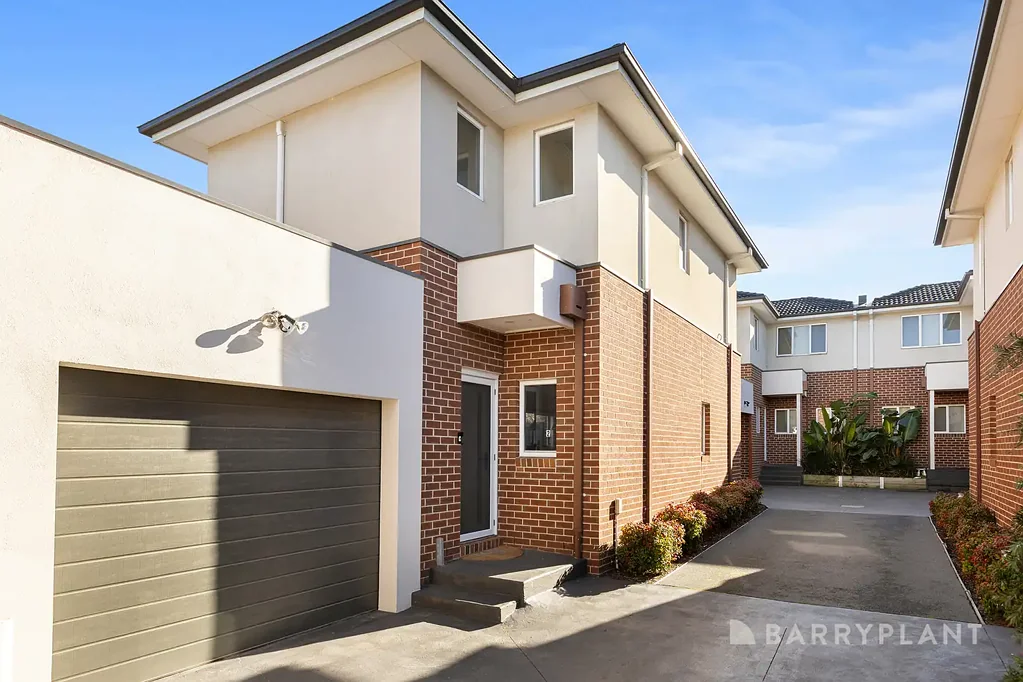 Reservoir 2ਬੈੱਡਰੂਮ Spacious Style Meets Outdoor Bliss in This 2-Bedroom Townhouse Gem