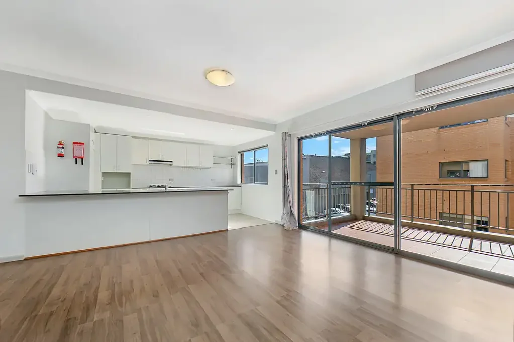 Modern, 2-Bedroom Apartment with Study Nook & 3 Balconies