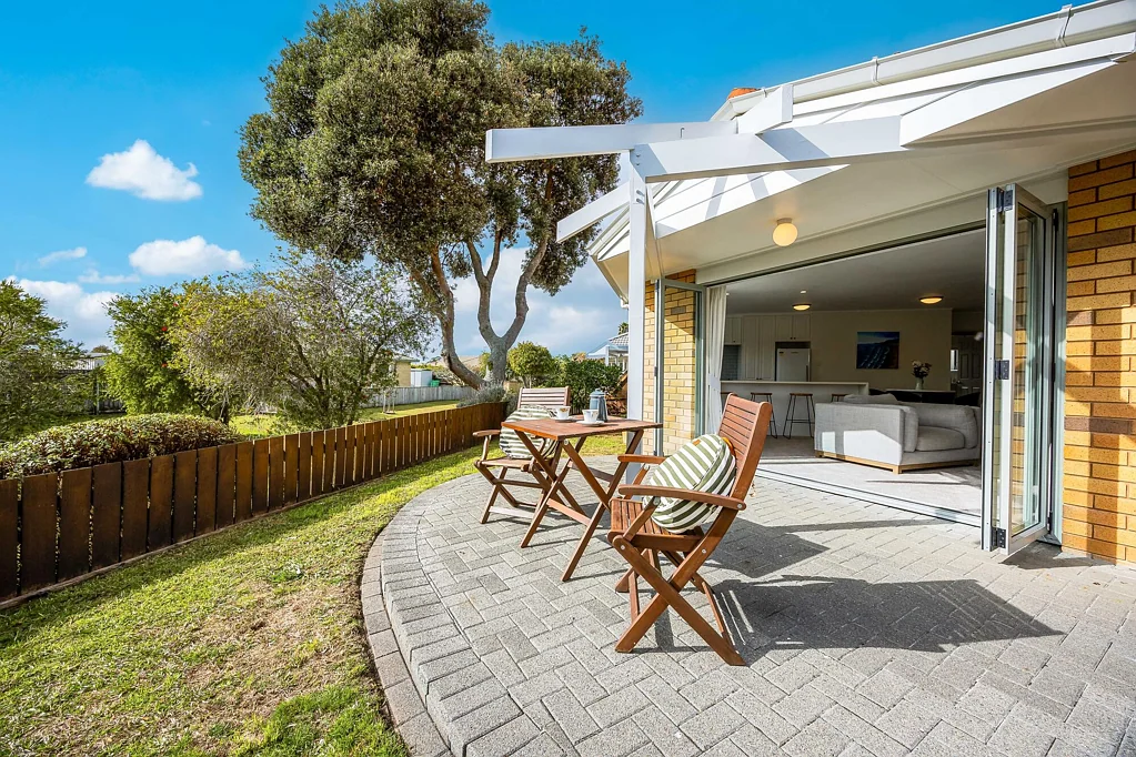 Orewa 3 Slaapkamer Last Weekend To View!!