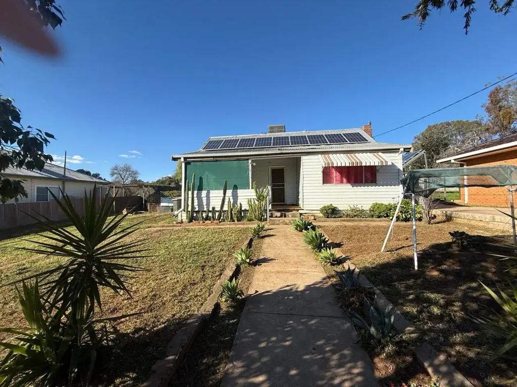 Peak Hill 3房  Renovators Delight in Peak Hill, NSW