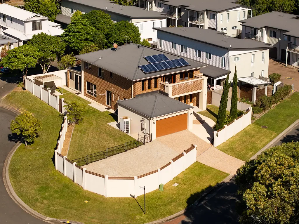 Dakabin 5 Bedroom HUGE METRICON HOME IN HIGHLY DESIRABLE LOCATION!!