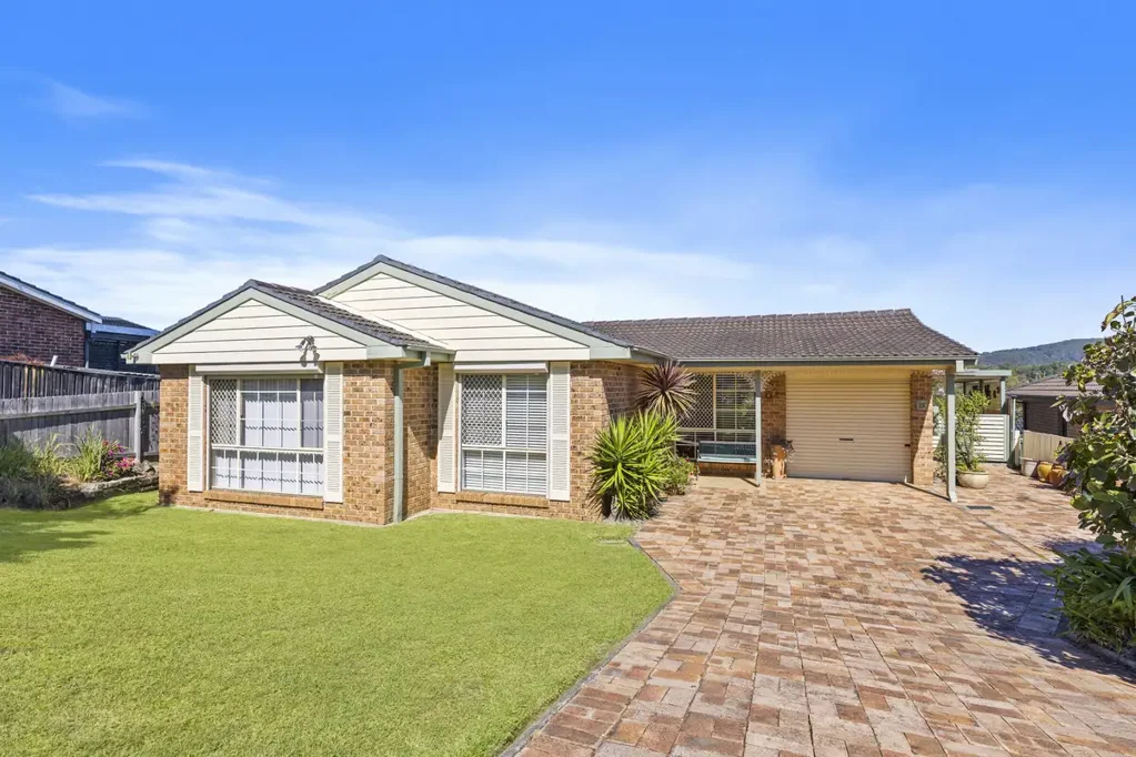 Killarney Vale 3ห้องนอน Quality Single Level Living!