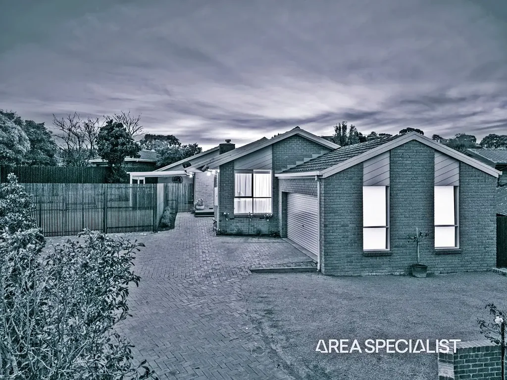 4 McInnes Court, Pakenham, VIC 3810