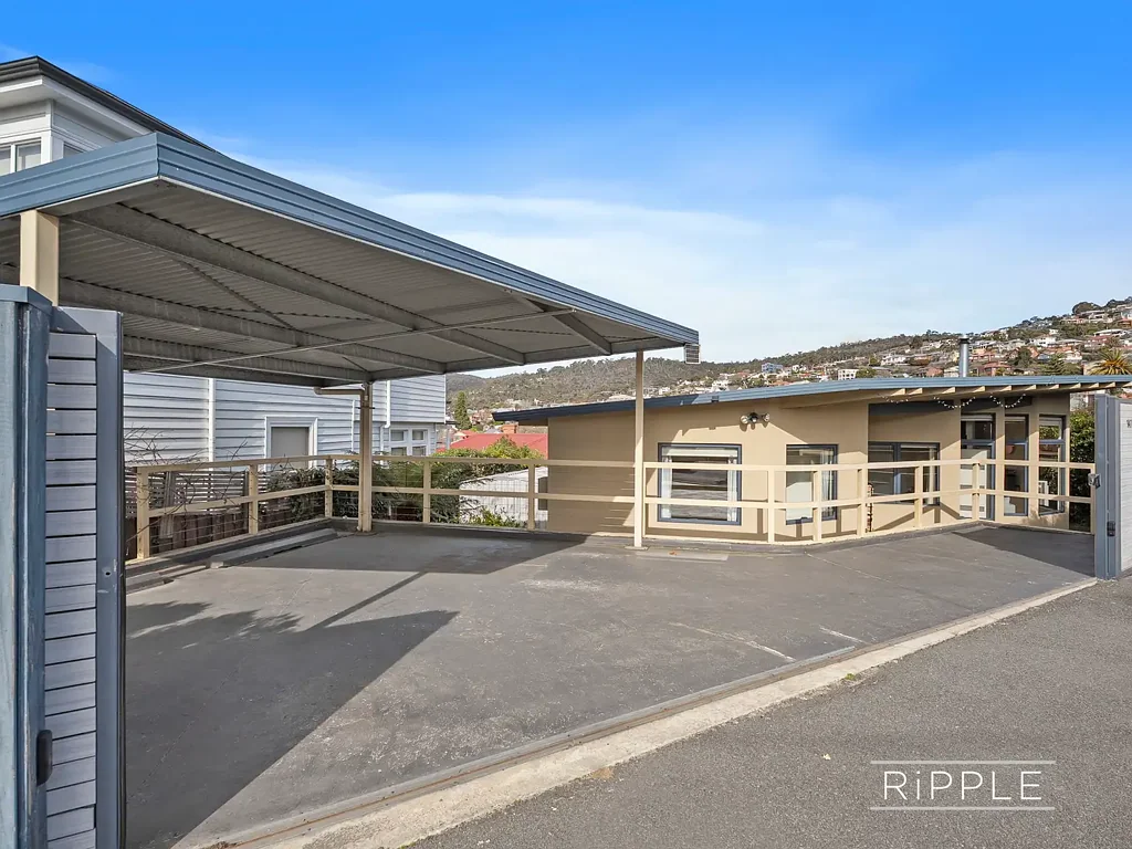 Sandy Bay 2 Bedroom Smart, stylish and close to everything