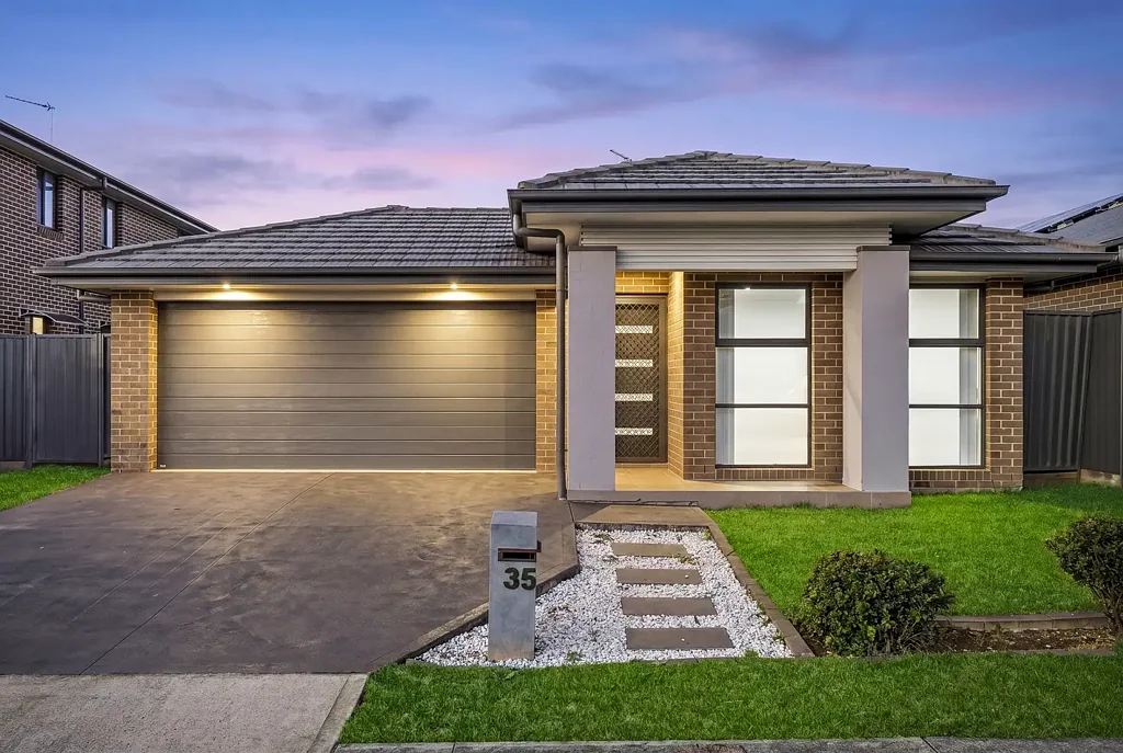 Marsden Park 4 Bedroom Modern Elegance Meets Easy Living in Prime Marsden Park Location