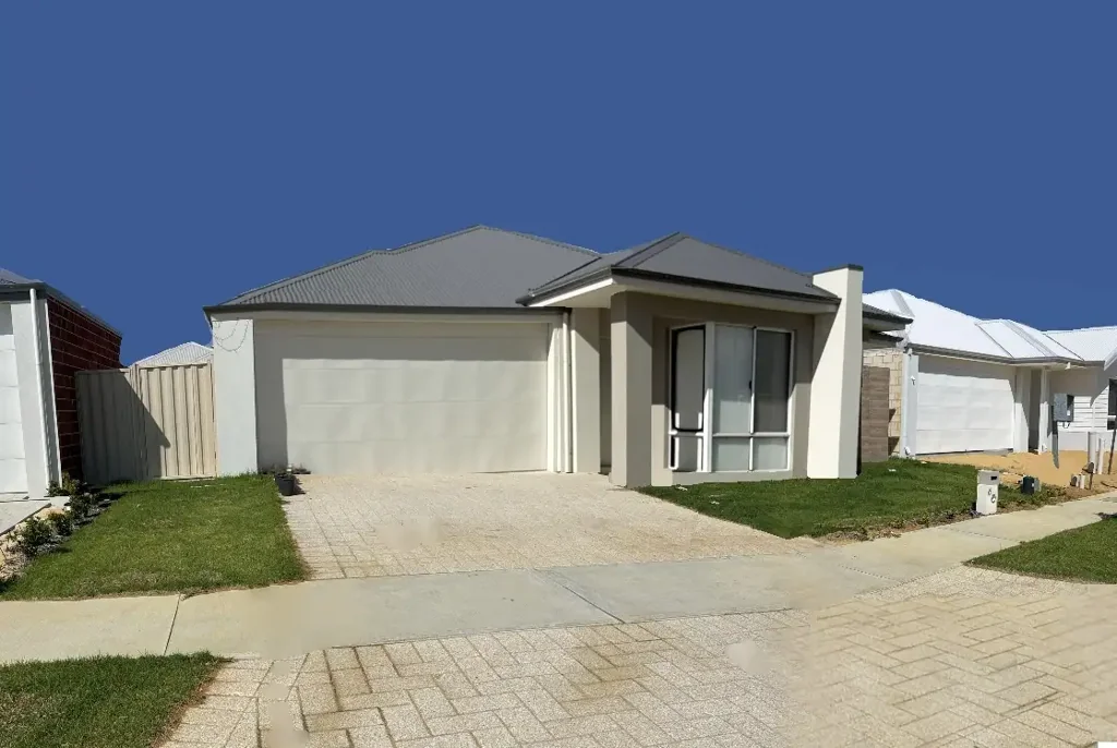 Generous Family Home in Sought-After Hilbert Location!!