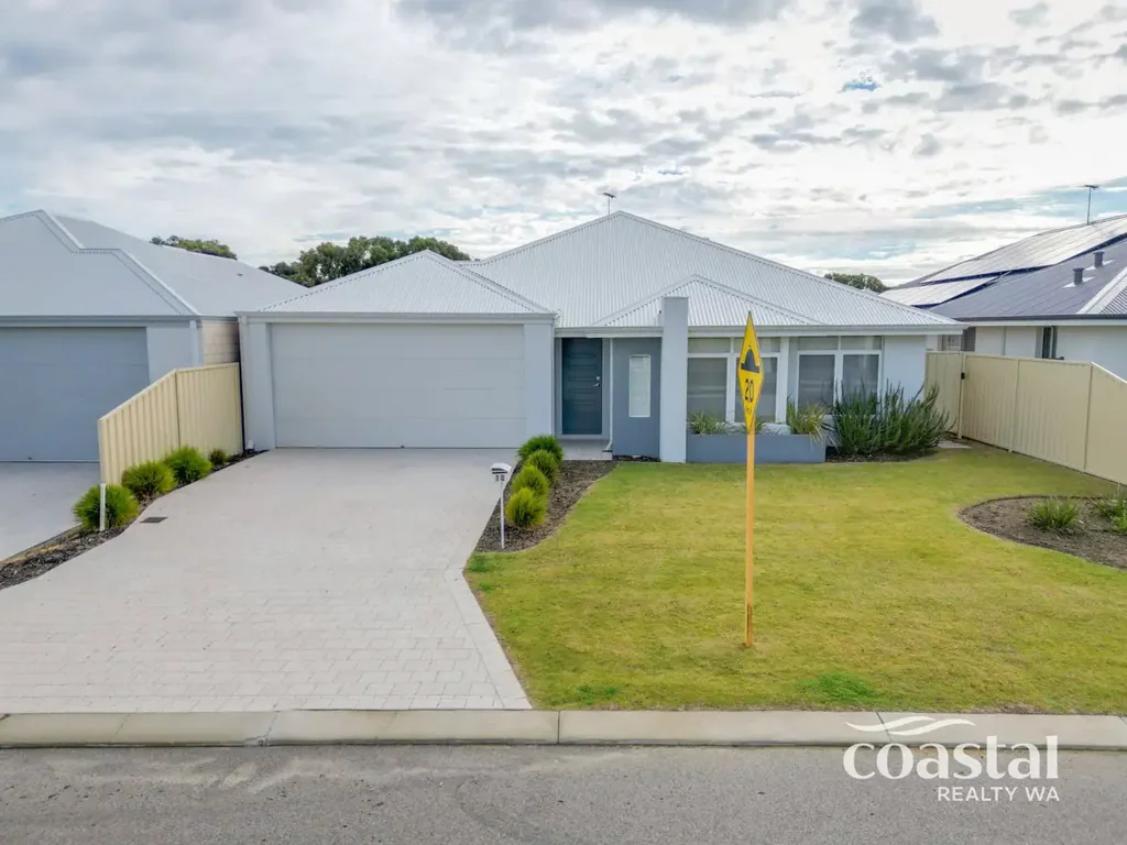 COASTAL MODERN LIVING AT ITS FINEST!
