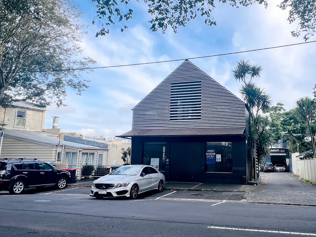 Epsom GREENWOODS CORNER RETAIL / OFFICE OPPORTUNITY