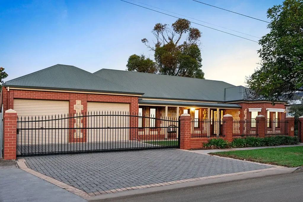 Collinswood 3બેડરૂમ TIMELESS CHARACTER & MODERN COMFORT