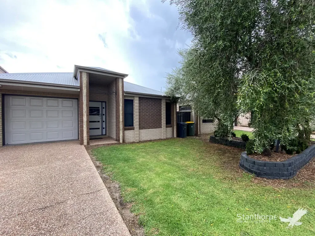 Modern Elegance Meets Ultimate Convenience: Your Dream Rental Awaits in this Single-Storey Beauty!