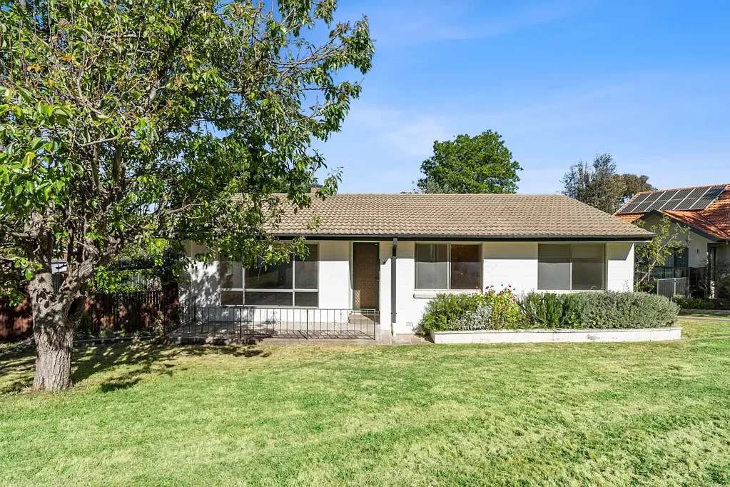 Macquarie 3 Slaapkamer Classic Macquarie Opportunity on a Generous 811m² Block