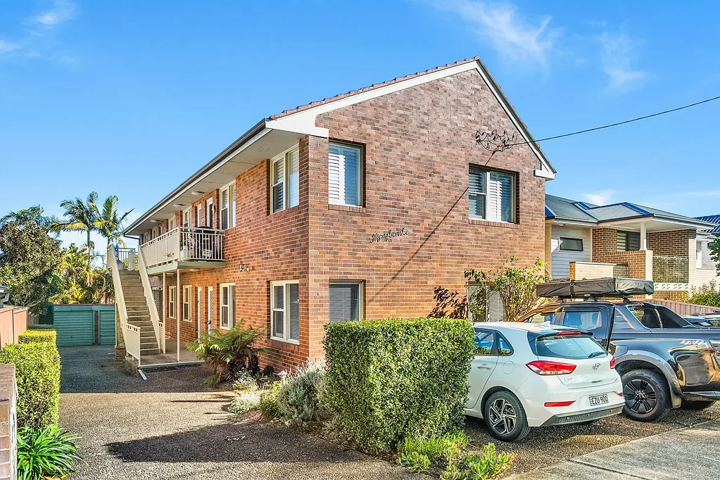 Light-Filled Ground Floor Apartment in a Convenient Location