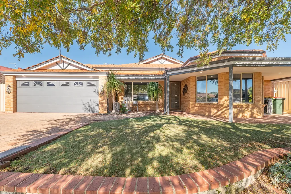 Canning Vale 4房  Spacious Family Living with Pool, Theatre & Activity Room in Sought After Brookland Greens