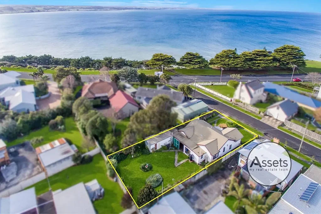 Portland 3कमरा Endless Potential in a Sought After Coastal Location