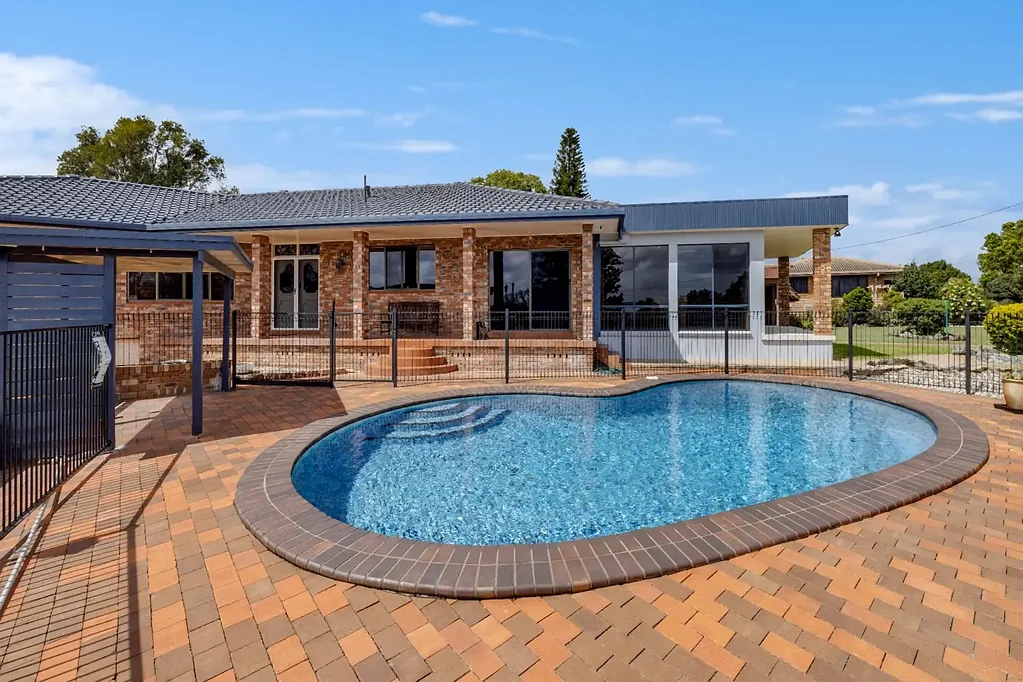 East Kempsey 4 Bedroom Grand Brick Estate – Luxury Living on a Serene Street!