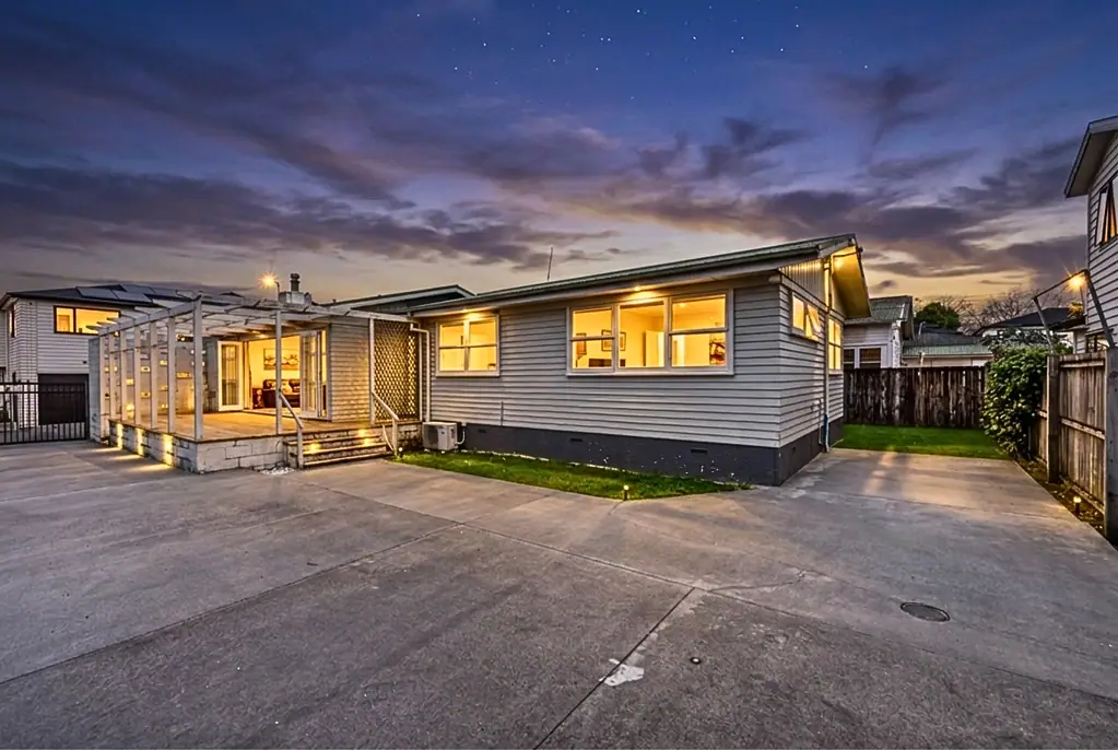 Mangere 3房  FREEHOLD in Mangere! Vendors Demand a Result!