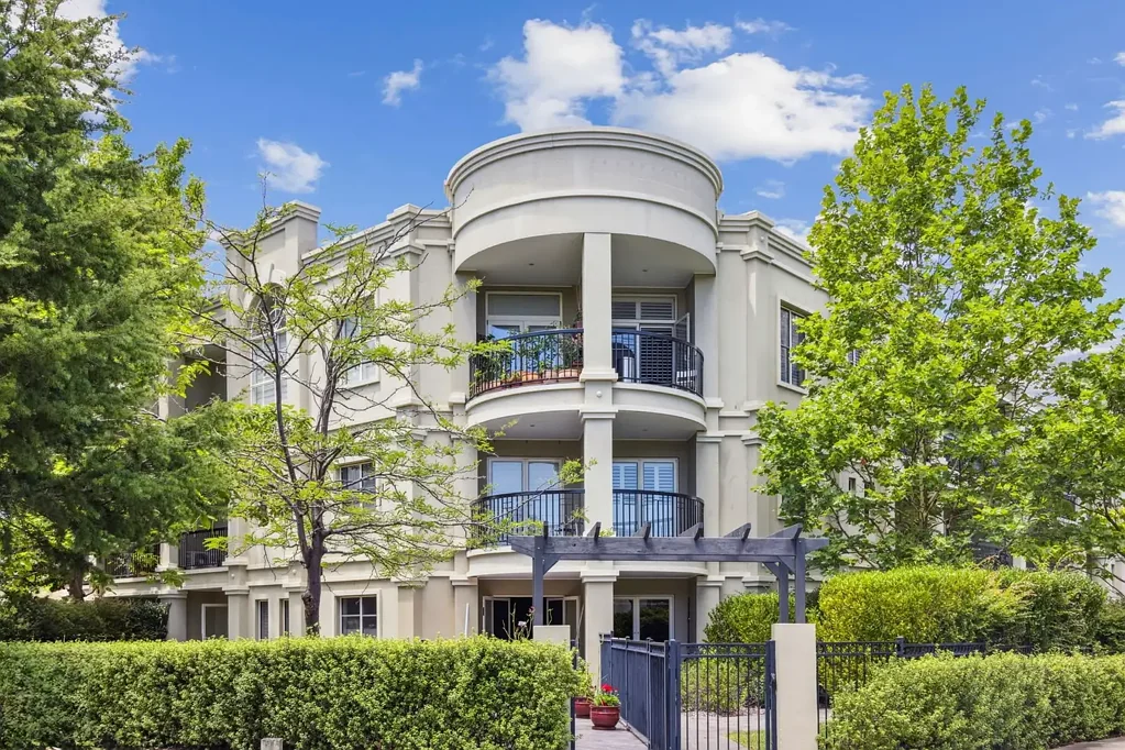 Forrest 1房  Fully Furnished oversized luxury Apartment