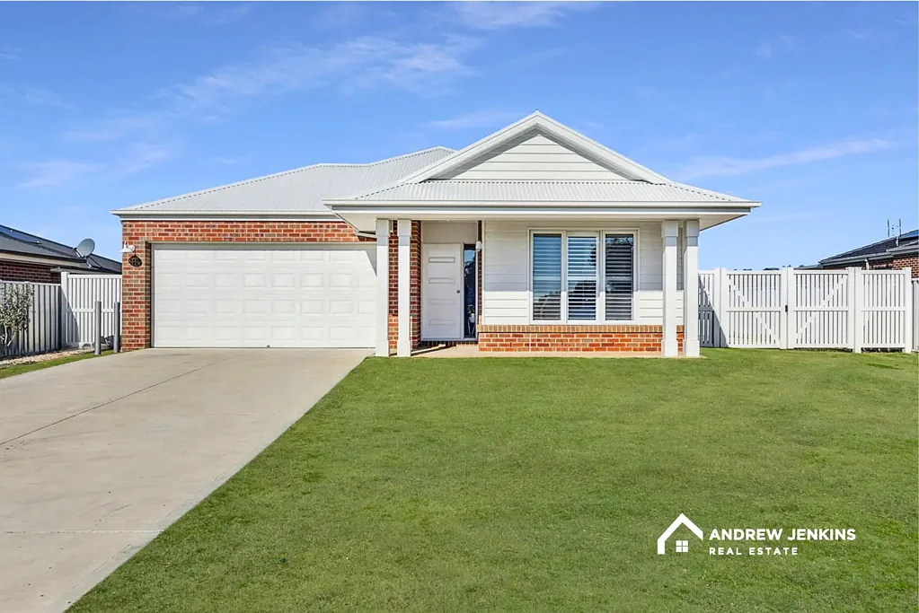 Barooga 4 Bedroom Stunning Near-New 4 Bedroom Family Home