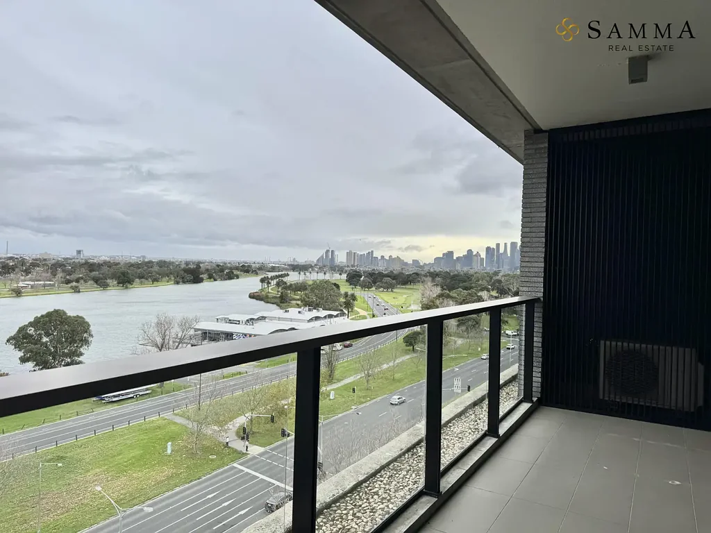 F1 Fans! Watch the 2027 AUSGP from Your Stunning One-Bedroom Apartment Plus Study with Breath-taking Albert Park View!