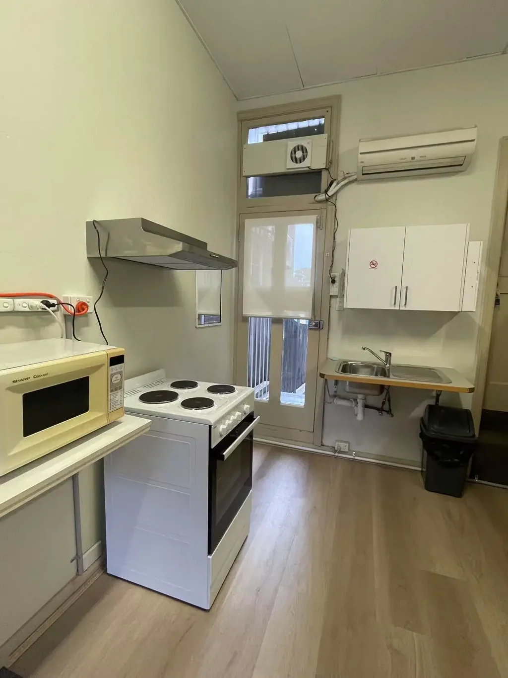 Close to station furnished 2 Partitions and new bathroom for rent