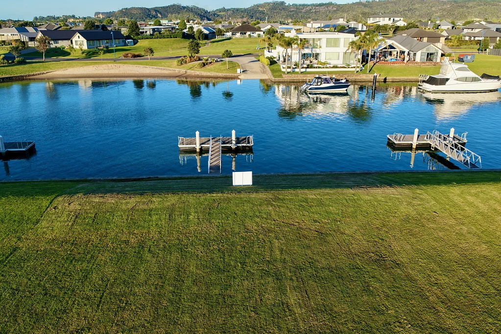 Whitianga  A Great Canal Front Section