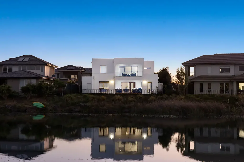 22 Portland Place, Waterways, VIC 3195