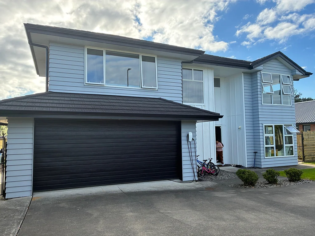 Large 5 Bedroom House in the heart of Millwater
