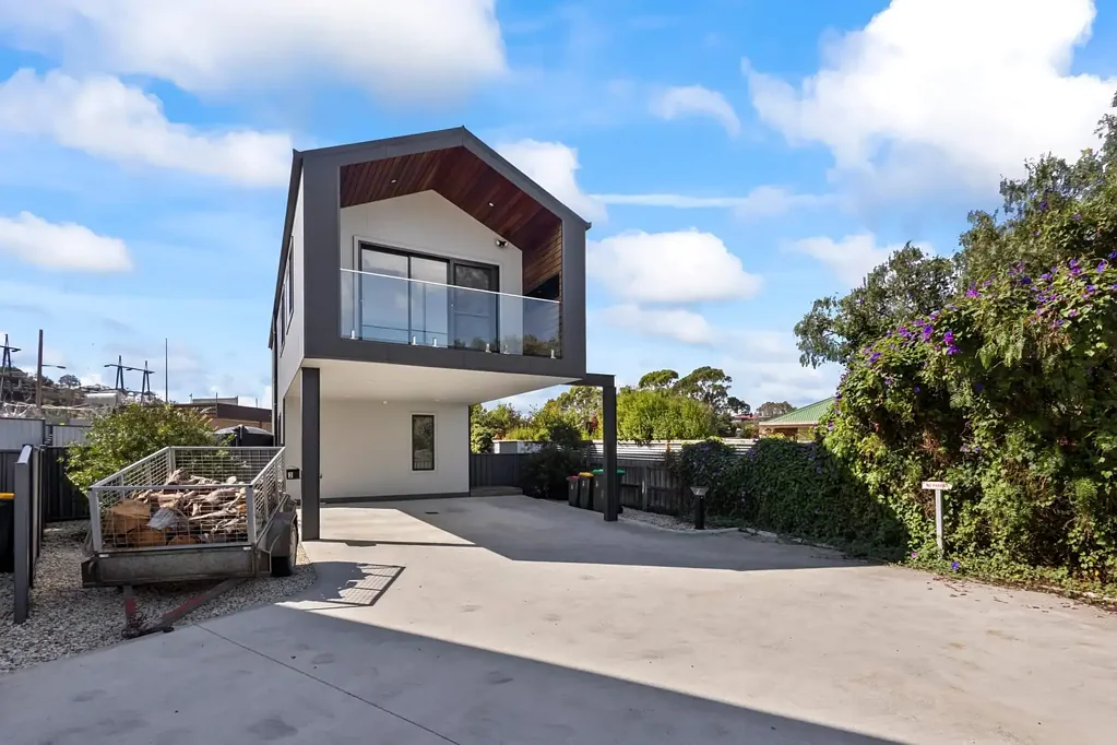 Modern and light 3 bedroom home