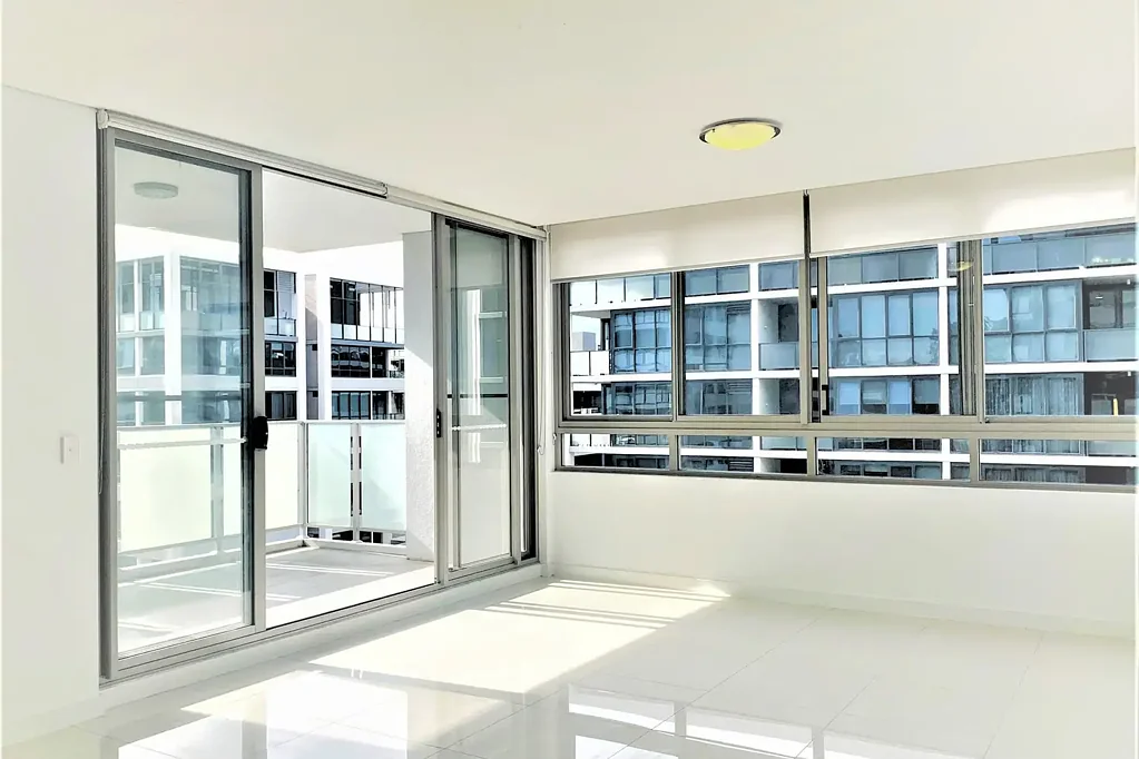 Sunlit Two-Bedroom Apartment with Dedicated Study