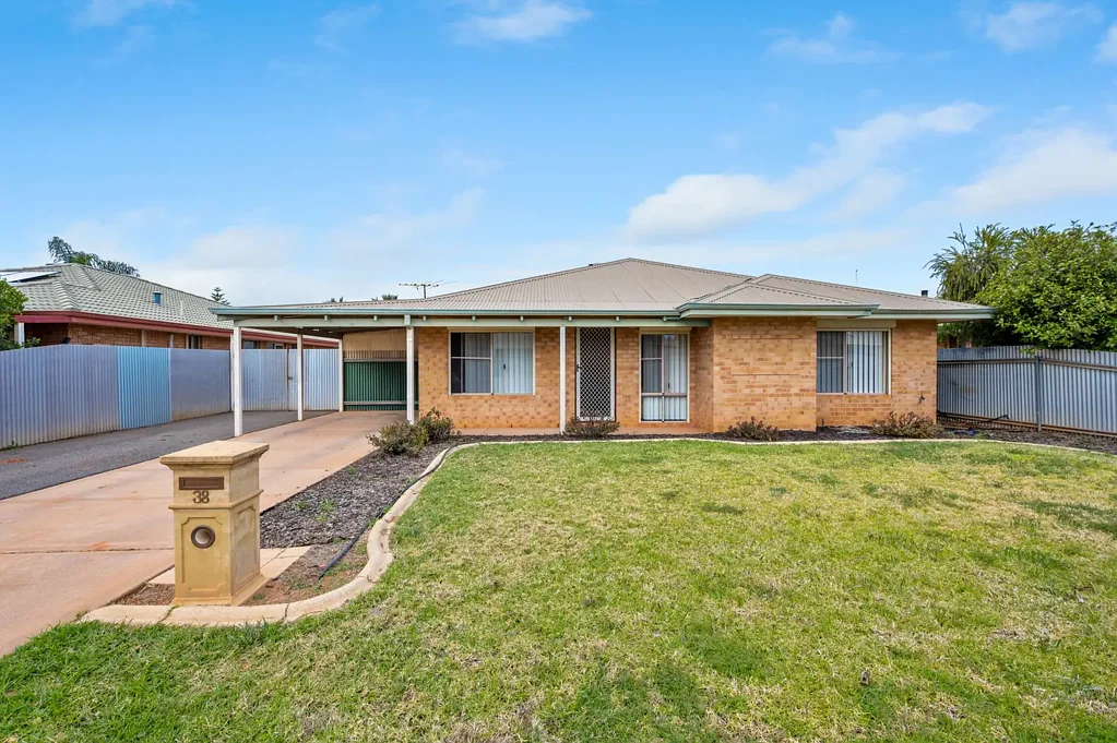 Somerville 4房  Solid Brick Family Home with Strong Investment Appeal Somerville, Kalgoorlie-Boulder