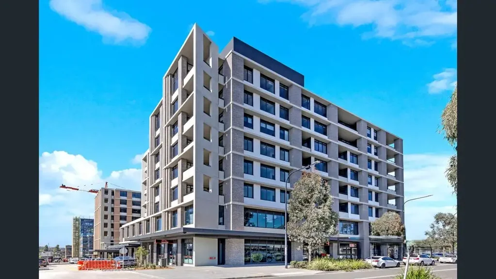 Modern 2-Bed Apartment Opposite Tallawong Metro – Stylish & Convenient !!