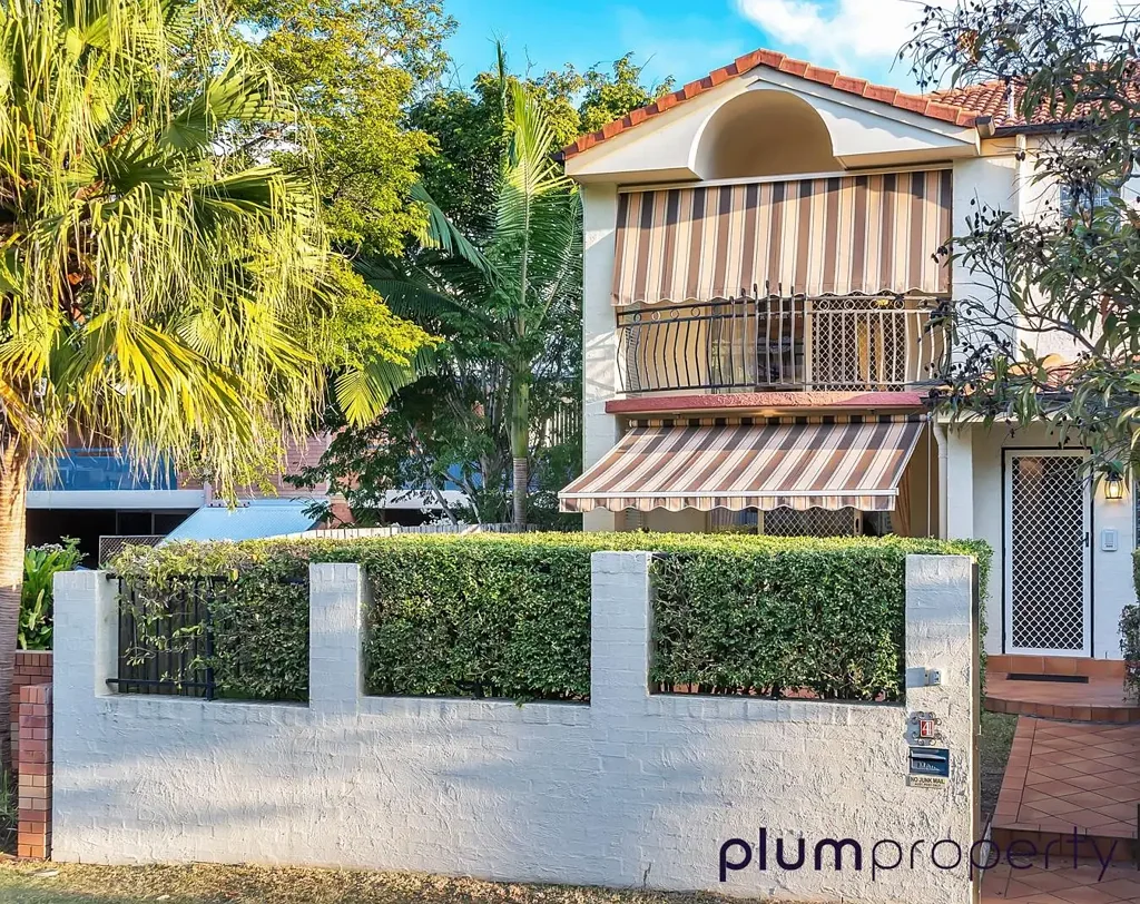 Stunning townhouse in prime Toowong position