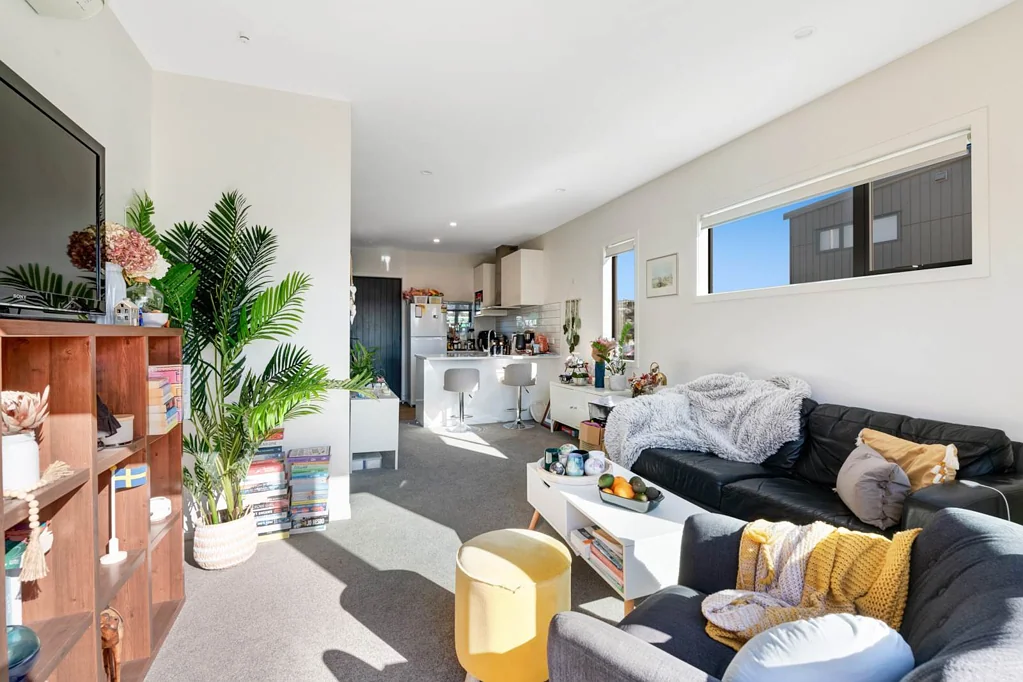 2/694 Whangaparaoa Road, Stanmore Bay, Rodney, Auckland