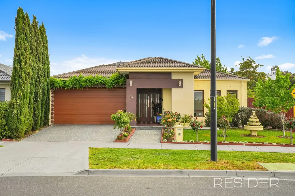 Mernda 5બેડરૂમ 5 BR plus Study, 3 Bath with two master en-suits!