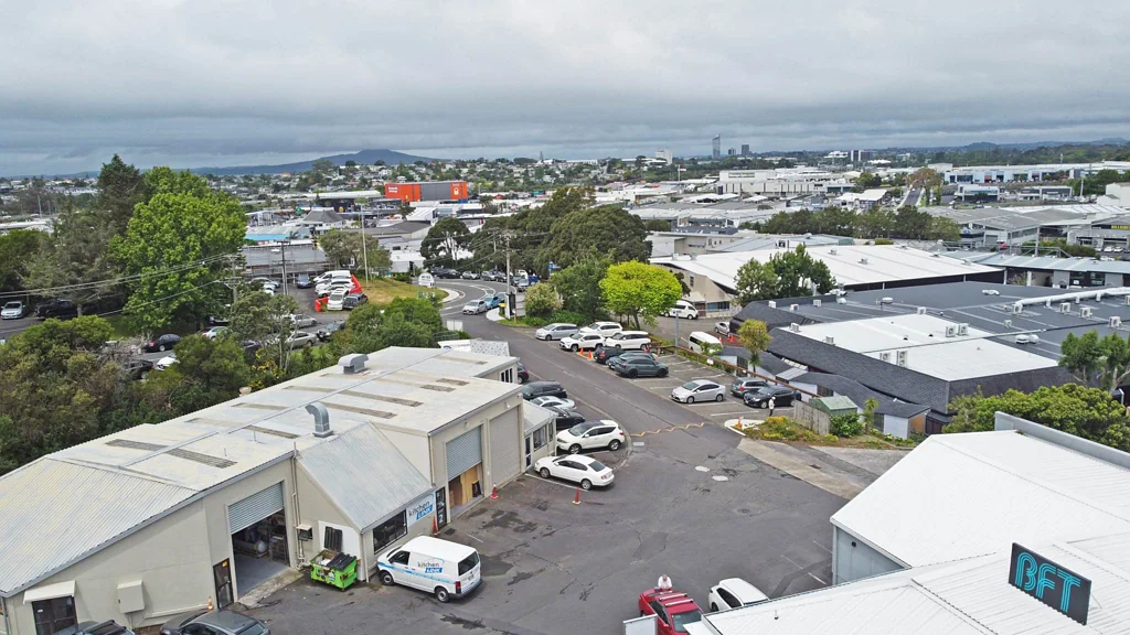Wairau Valley AFFORDABLE TWO-LEVEL PREMISES IN WAIRAU VALLEY