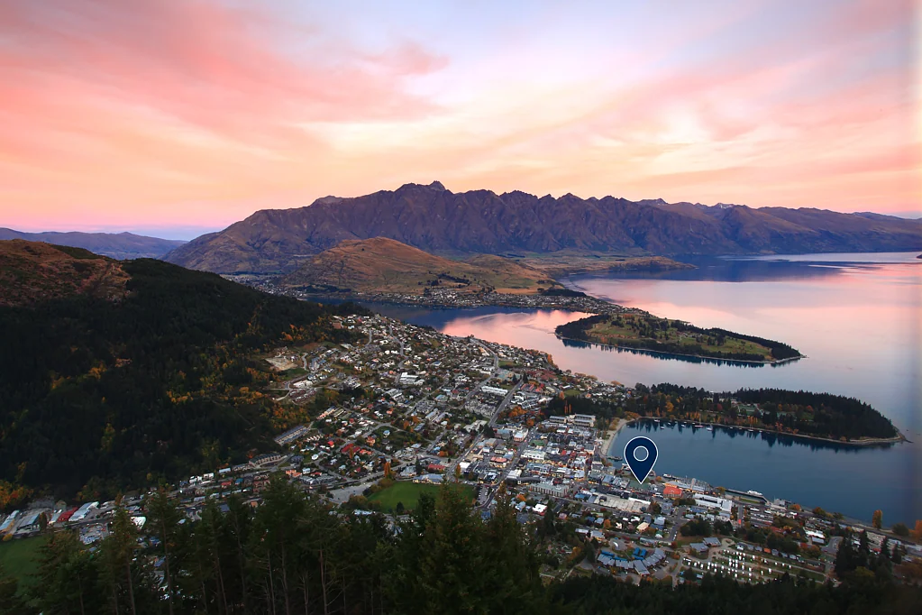 Queenstown 4 Bedroom Unique and flexible downtown gem