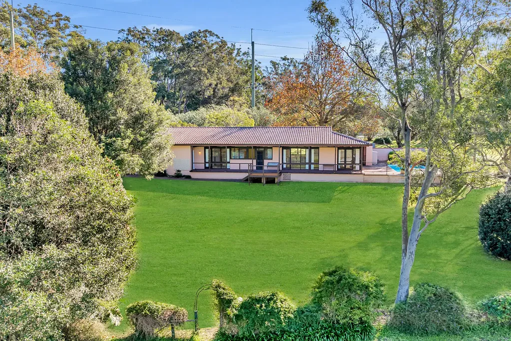 Tumbi Umbi 3房  Sun-drenched acreage home with unlimited second dwelling potential