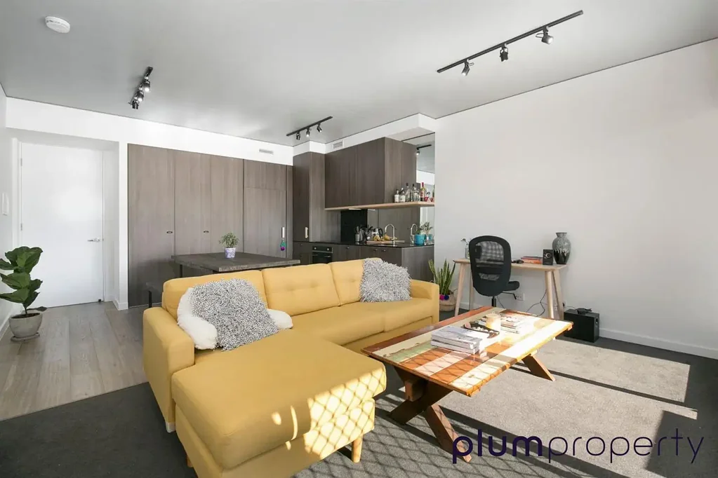 Prime Location! Contemporary 2 Bedroom Apartment Close to Everything
