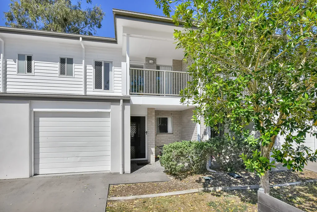 Redbank 3બેડરૂમ Three Bedrooms with Ensuite - Inspect Today !