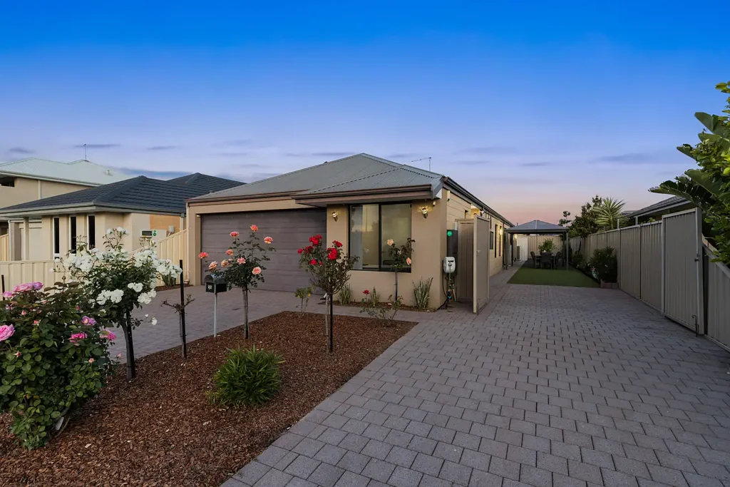 Canning Vale 4ਬੈੱਡਰੂਮ Modern Family home with huge side Access