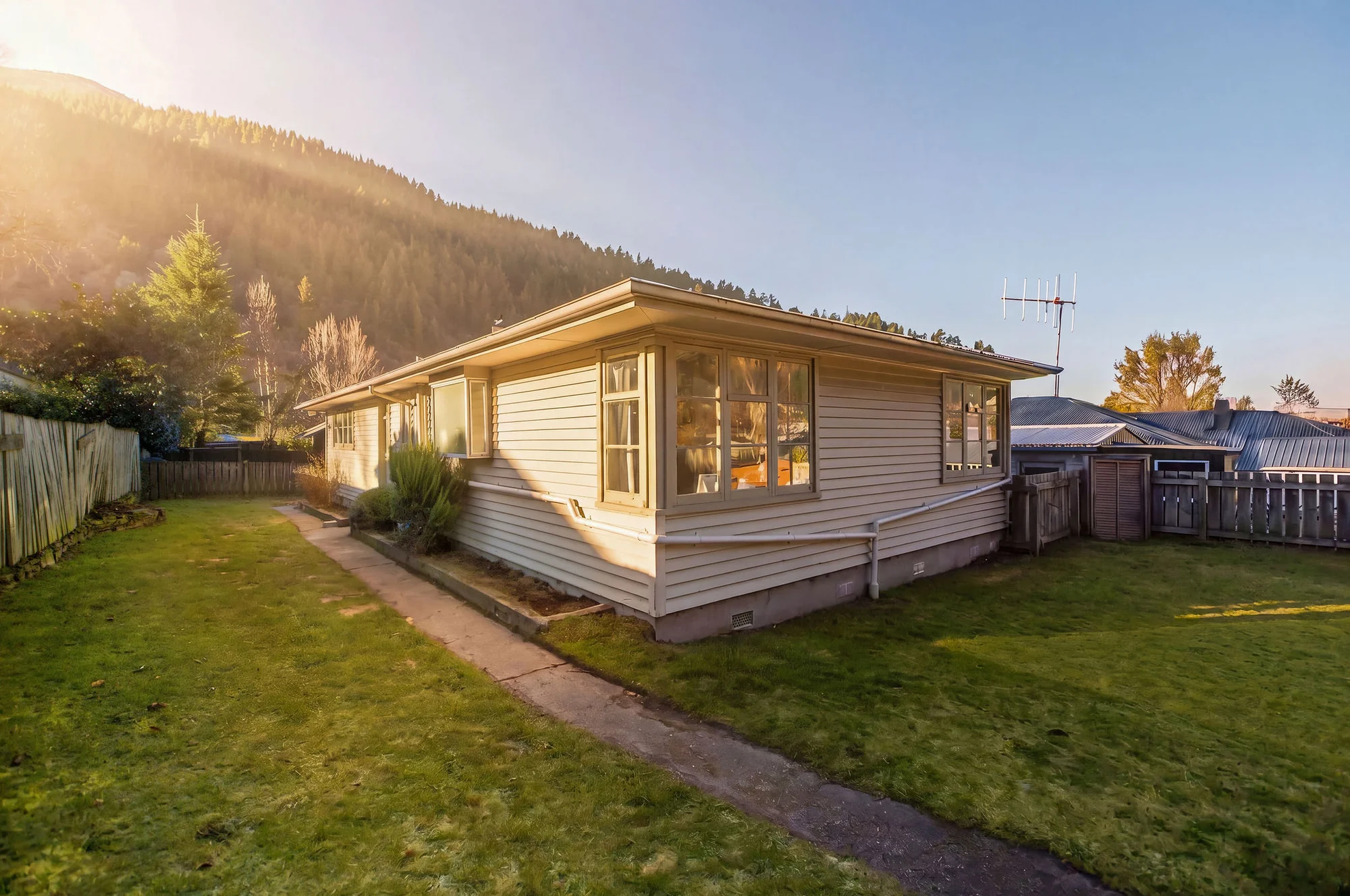 Queenstown 3房  Prime Central Land with Development Potential